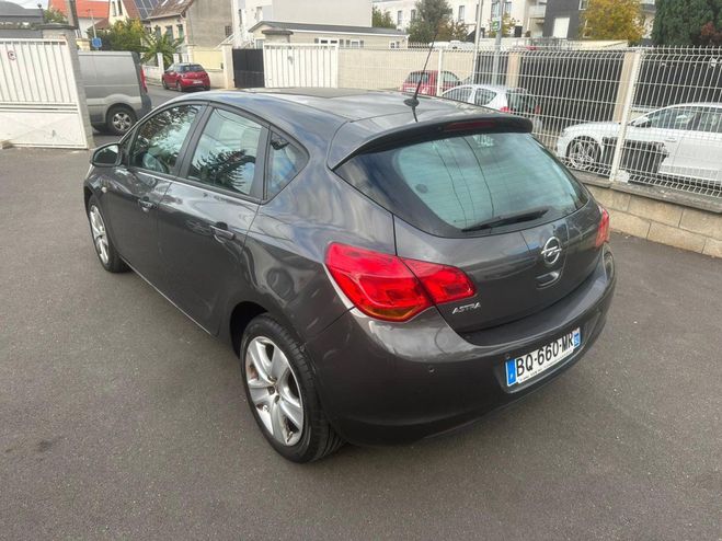 Opel Astra 1.4 Twinport 100 ch Enjoy Gris de 2011