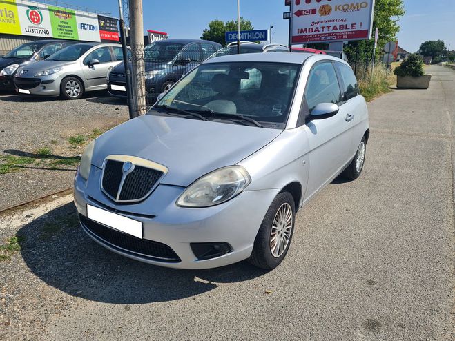 Lancia Y 1.3 jtd 75 CV moteur a chaine 3000E Gris clair de 2007