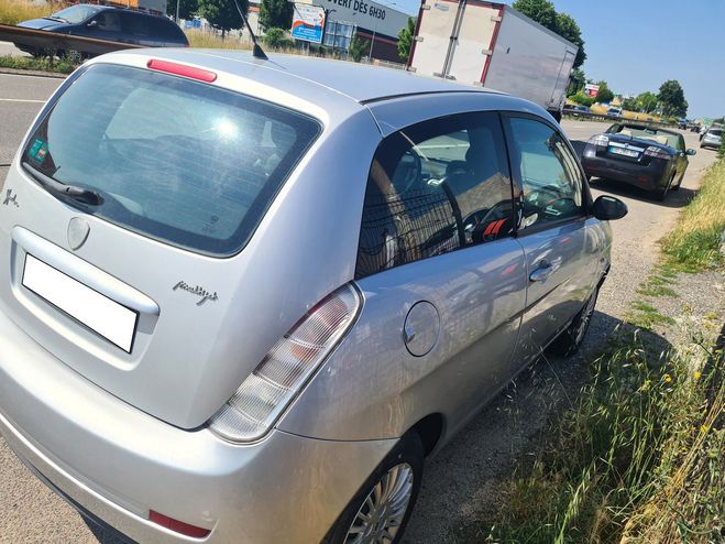 Lancia Y 1.3 jtd 75 CV moteur a chaine 3000E Gris clair de 2007