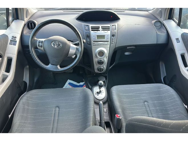 Toyota Yaris Yaris 1.3 - 87 VVT-i Sol MultiMode BVA Bleu fonce de 2007