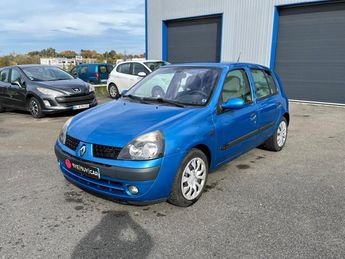  Voir détails -Renault Clio 2 1.6i 16V 110CH II 5 PORTES Privilge C à Crottet (01)