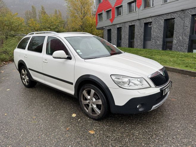 Skoda Octavia COMBI SCOOT PLUS 4X4 2.0 TDI 140CH BLANC de 2011