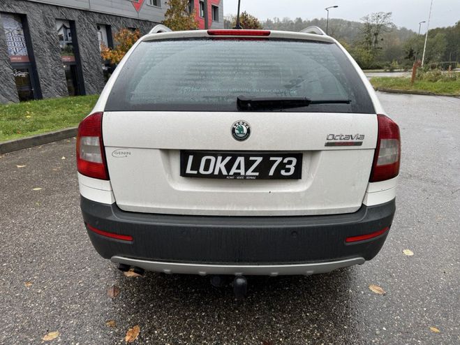 Skoda Octavia COMBI SCOOT PLUS 4X4 2.0 TDI 140CH BLANC de 2011