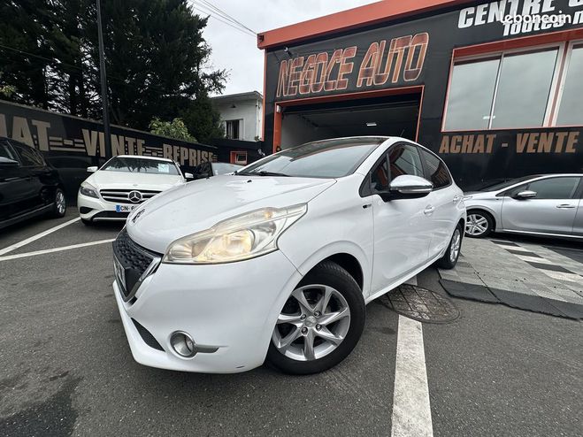 Cliquer pour voir la photo suivante Peugeot 208 1.2 VTI STYLE 5P Blanc de 2014