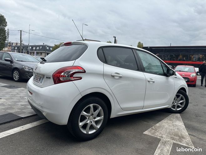 Peugeot 208 1.2 VTI STYLE 5P Blanc de 2014