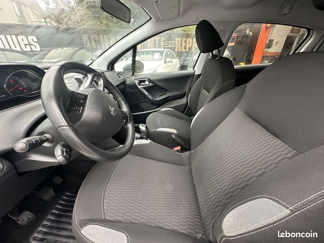 Peugeot 208 1.2 VTI STYLE 5P Blanc de 2014