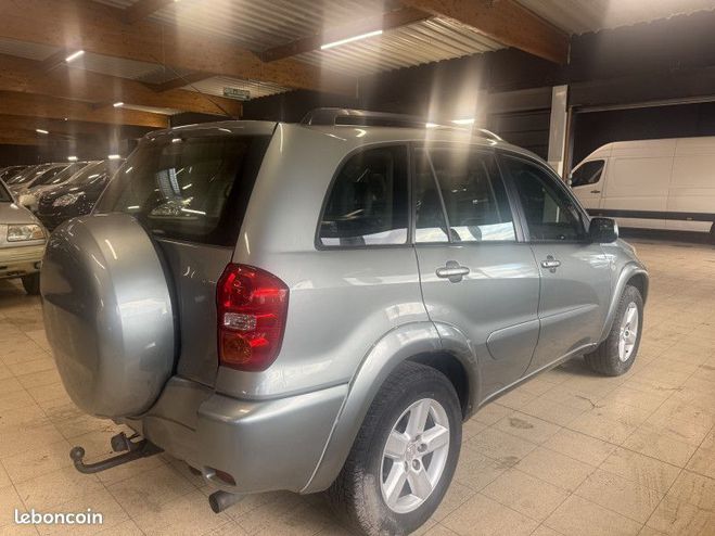 Toyota RAV 4 115 D-4D VX 5P Gris de 2004