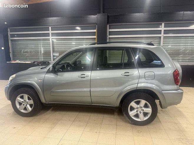 Toyota RAV 4 115 D-4D VX 5P Gris de 2004