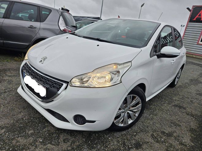 Cliquer pour voir la photo suivante Peugeot 208 1.6 e-HDi FAP Active 5p BLANC de 2013