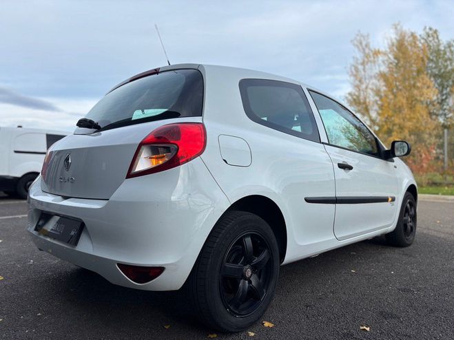 Renault Clio III 1.2 75CH EDITION YAHOO - CARNET D'EN Blanc Laqu de 2012