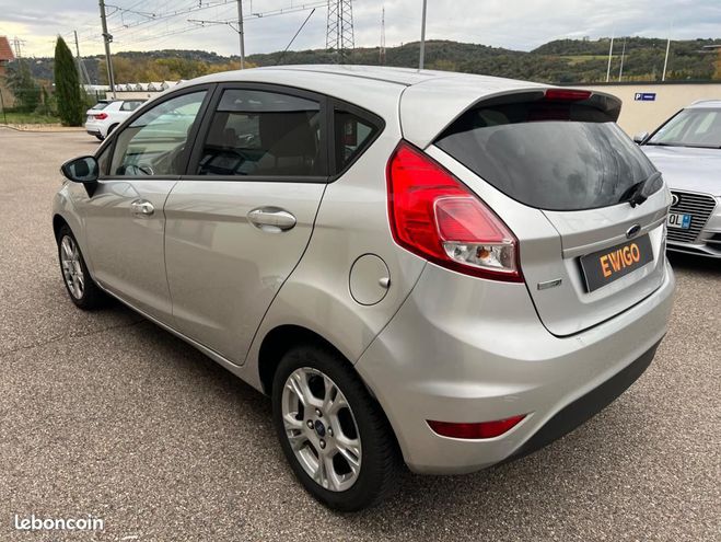 Ford Fiesta 1.0 SCTI 100CH FREETECH Gris de 2017