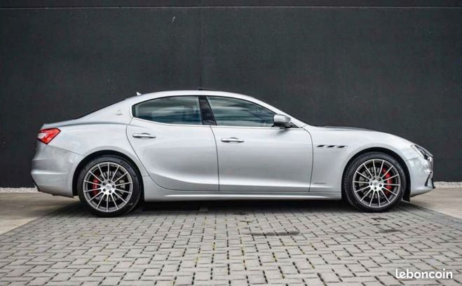 Cliquer pour voir la photo suivante Maserati Ghibli 3.0 350 CV pack carbon Gris de 2019