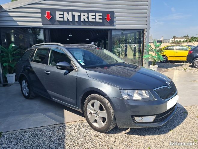 Skoda Octavia Combi 1.6 TDI 105 CV * PACK Active * REP GRIS de 2015