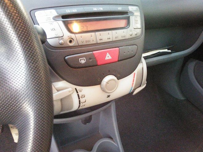 Peugeot 107 1.0 68 Trendy 5 PORTES - MOTEUR CHAINE D Gris anthracite de 2007