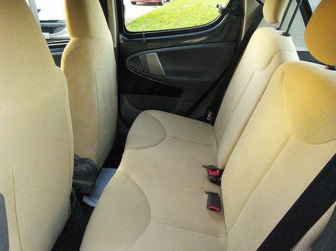 Peugeot 107 1.0 68 Trendy 5 PORTES - MOTEUR CHAINE D Gris anthracite de 2007