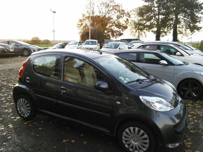 Peugeot 107 1.0 68 Trendy 5 PORTES - MOTEUR CHAINE D Gris anthracite de 2007