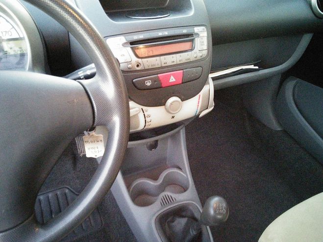 Peugeot 107 1.0 68 Trendy 5 PORTES - MOTEUR CHAINE D Gris anthracite de 2007