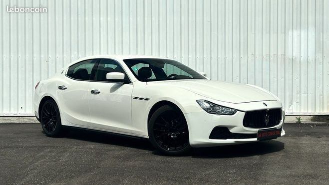Cliquer pour voir la photo suivante Maserati Ghibli 3.0 V6 275CH entretien complet carbone Blanc de 2015