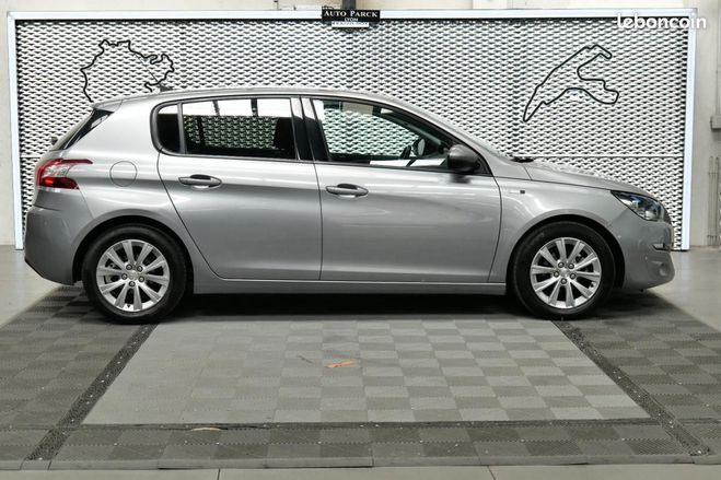 Peugeot 308 1.2 PureTech 110ch S&S BVM5 Style Gris de 2017