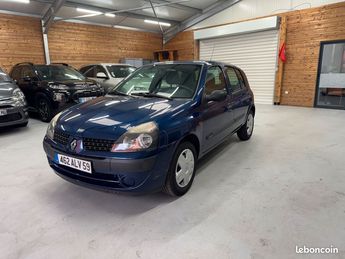  Voir détails -Renault Clio II (B-C65) 1.2 60ch Authentique 5p garan à Marquette-lez-Lille (59)