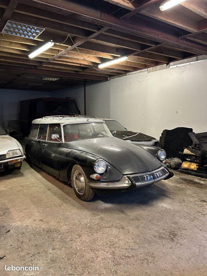 Citroen DS id19 break familial Gris de 1964