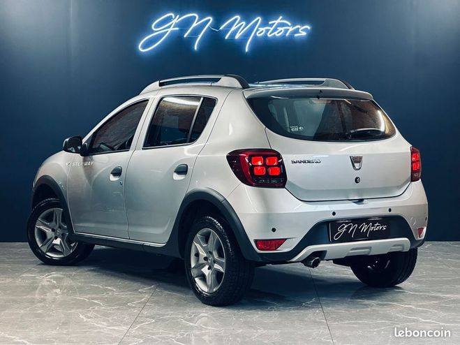 Dacia Sandero 0.9 TCe 90ch Stepway Premire main Entre Gris de 2020