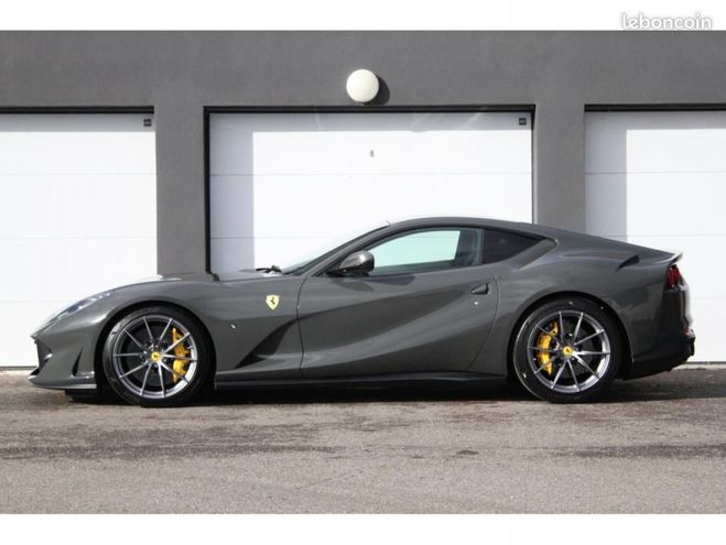 Ferrari 812 Superfast | GRIGIO SCURO CARBONE LIFT CAMERA MALUS Gris de 2019
