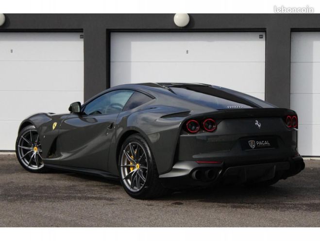 Ferrari 812 Superfast | GRIGIO SCURO CARBONE LIFT CAMERA MALUS Gris de 2019