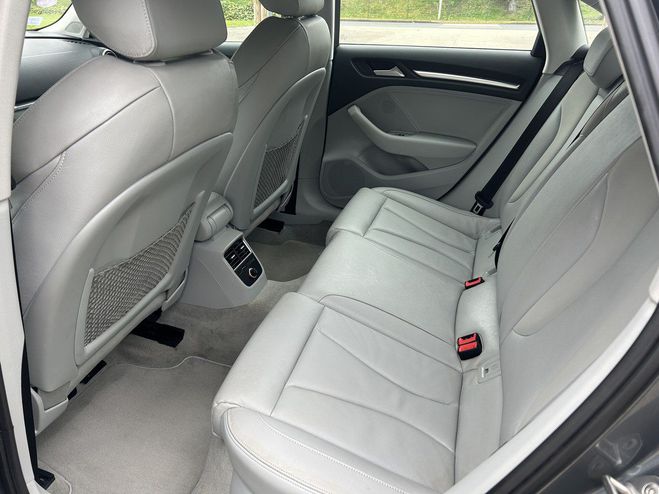 Audi A3 III BERLINE 1,4 TFSI COD ULTRA 150 AMBIT Gris de 2015