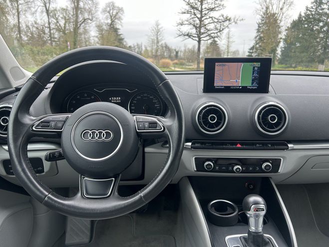 Audi A3 III BERLINE 1,4 TFSI COD ULTRA 150 AMBIT Gris de 2015