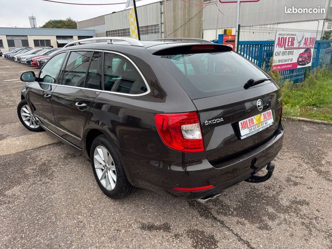 Skoda Superb II (2) COMBI 2.0 TDI 140 CH 4Motion GREE Autre de 2015