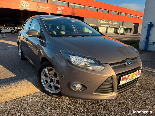 Cliquer pour voir la photo suivante Ford Focus 1.0 SCTi 125ch EcoBoost Stop&Start Editi Marron de 2013