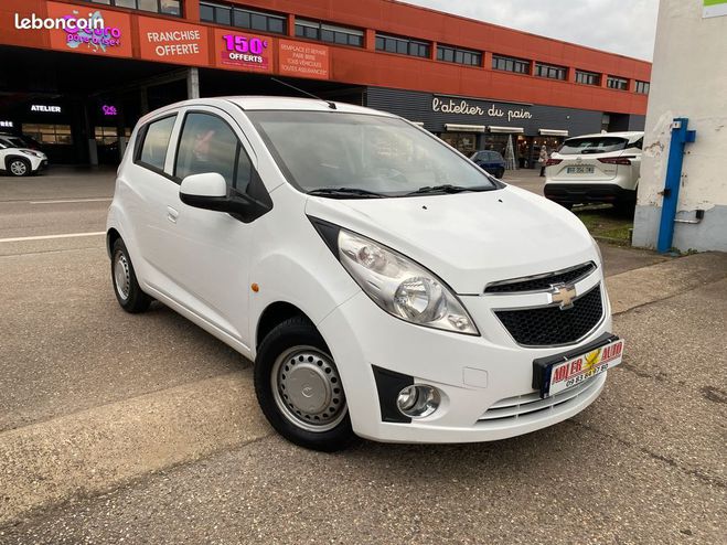 Cliquer pour voir la photo suivante Chevrolet Spark 1.0i 70 CH SERIE LS 5P Blanc de 2011