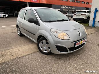  Voir détails -Renault Twingo II 1.2i 60 CH HELIOS à Colmar (68)