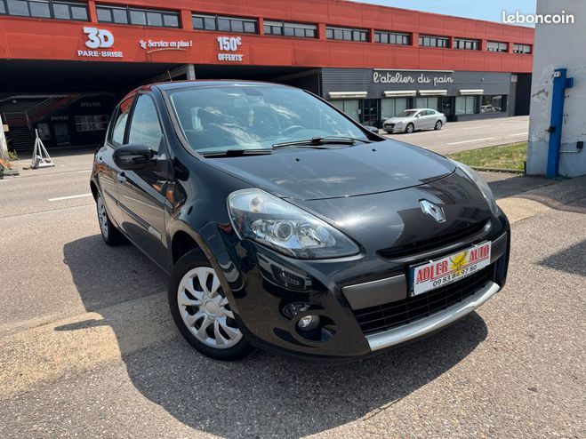 Cliquer pour voir la photo suivante Renault Clio III (2) 1.2 Tce 100cv Dynamique 5P Noir de 2010
