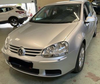  Voir détails -Volkswagen Golf V 1.9 TDI 90CH CONFORTLINE 5P à Cannes (06)