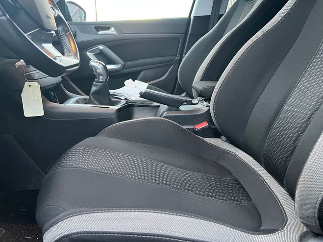 Peugeot 308 II 1.2 PURETECH S&S 110 STYLE Noir de 2016