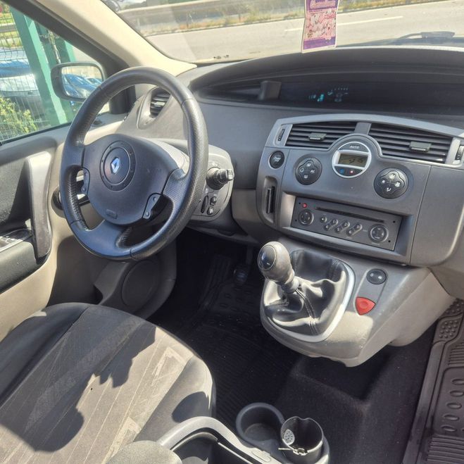 Renault Scenic II 1.9 DCI 125 CONFORT DYNAMIQUE Violet de 2005