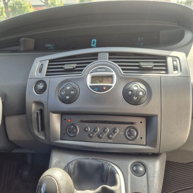 Renault Scenic II 1.9 DCI 125 CONFORT DYNAMIQUE Violet de 2005