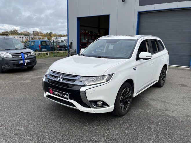 Cliquer pour voir la photo suivante Mitsubishi Outlander Phev 2.0 S-AWC 200ch BVA Instyle GTIE 12 BLANC de 2015