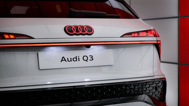 Audi Q3 HYBRIDE e-hybrid 272 ch S tronic 6 S lin Blanc de 