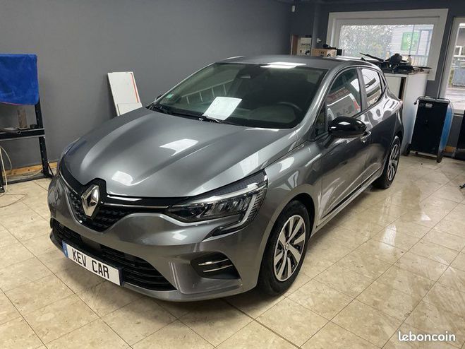 Cliquer pour voir la photo suivante Renault Clio V équilibre 22800 km garantie 12 mois Gris de 2023
