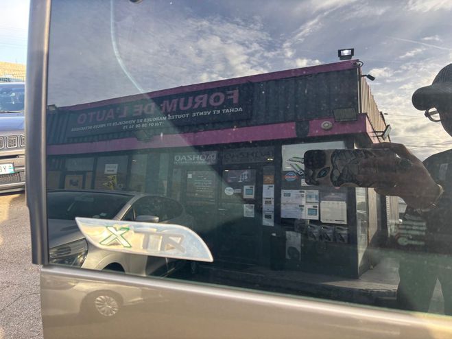 Peugeot 208 II 1.6 HDI 90 XTR 5PL BOTE AUTOMATIQUE  Gris fonc de 2013