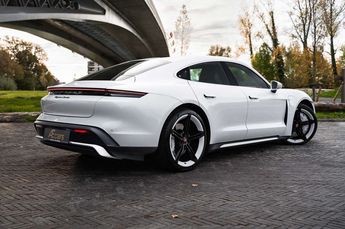  Voir détails -Porsche Taycan TURBO MATRIX LED BOSE BELGIAN MEMORY SEA à Izegem (88)
