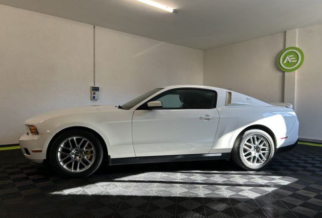 Ford Mustang V 3.7 V6 BVA 310 cv / HOMOLOGUEE FRANCE  BLANC de 2011