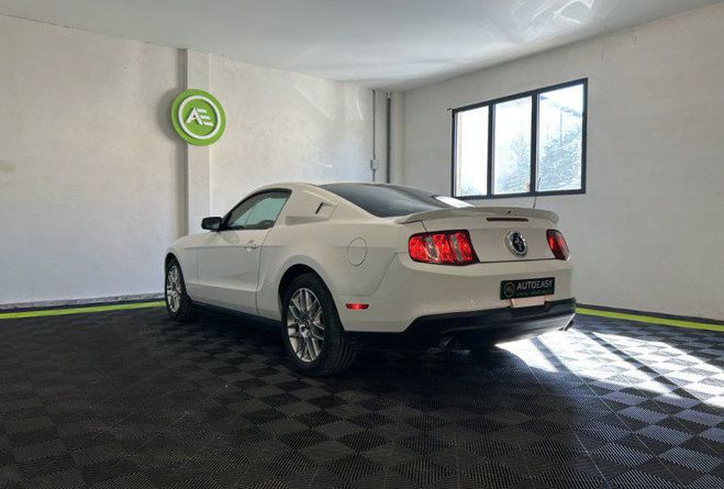Ford Mustang V 3.7 V6 BVA 310 cv / HOMOLOGUEE FRANCE  BLANC de 2011