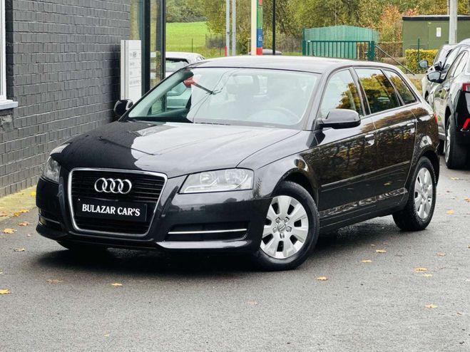 Cliquer pour voir la photo suivante Audi A3 Sportback 1.6 TDi e Attraction Métallisé Métallisé de