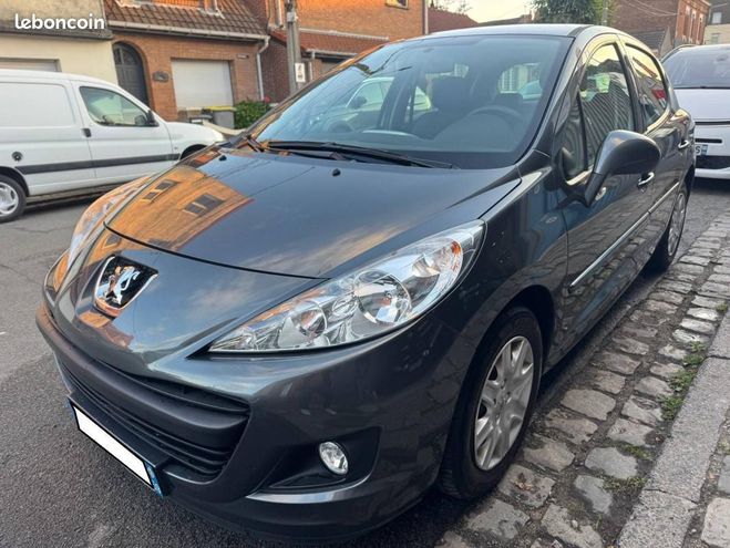 Cliquer pour voir la photo suivante Peugeot 207 207+ Filou 1.4 ESSENCE 75CH Gris de 2013
