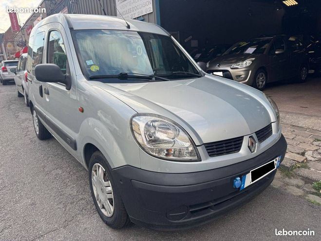 Cliquer pour voir la photo suivante Renault Kangoo 1.6 ESSENCE TPMR ( handicapé) Gris de 2005