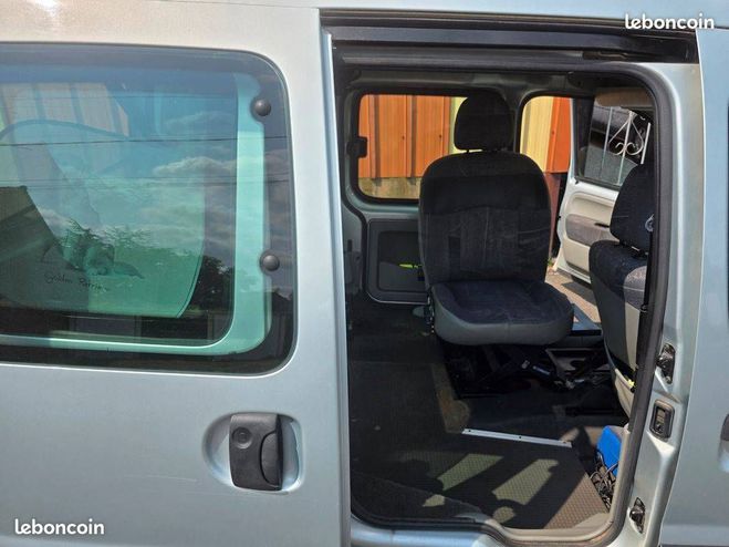 Renault Kangoo 1.6 ESSENCE TPMR ( handicap) Gris de 2005